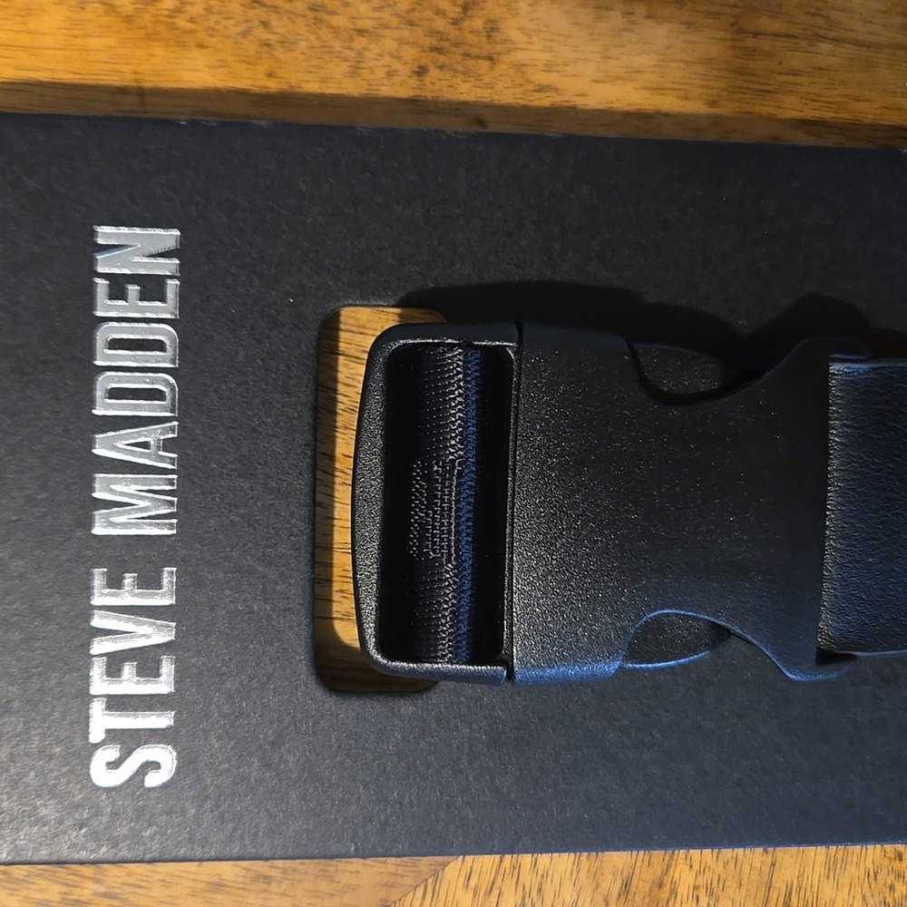 Steve Madden Waist Bag (Fanny Pack) - Picture 4 of 6
